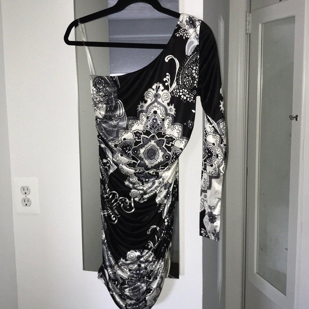 Black/white mini dress